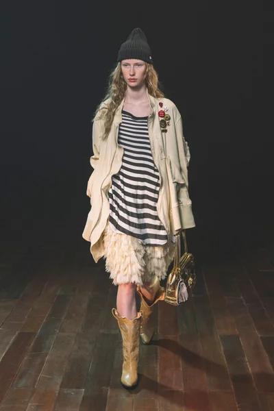 Look 32
